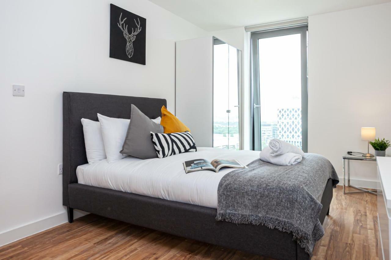 X1 Apartments Salford Quays ภายนอก รูปภาพ