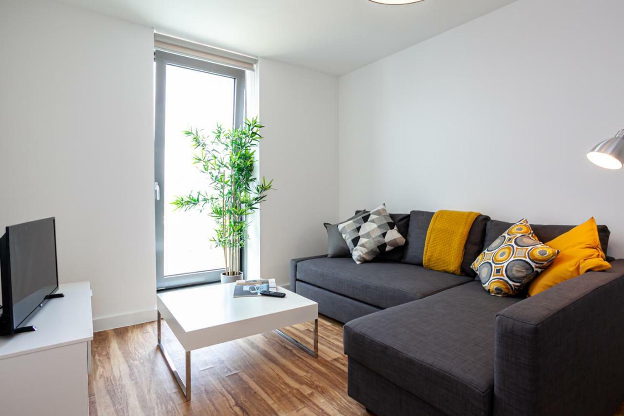 X1 Apartments Salford Quays ภายนอก รูปภาพ