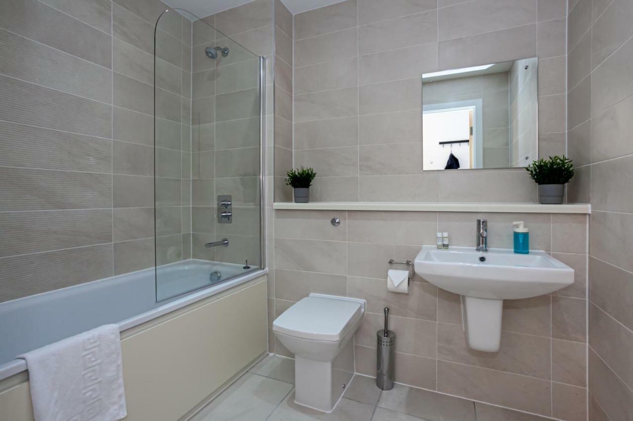 X1 Apartments Salford Quays ภายนอก รูปภาพ